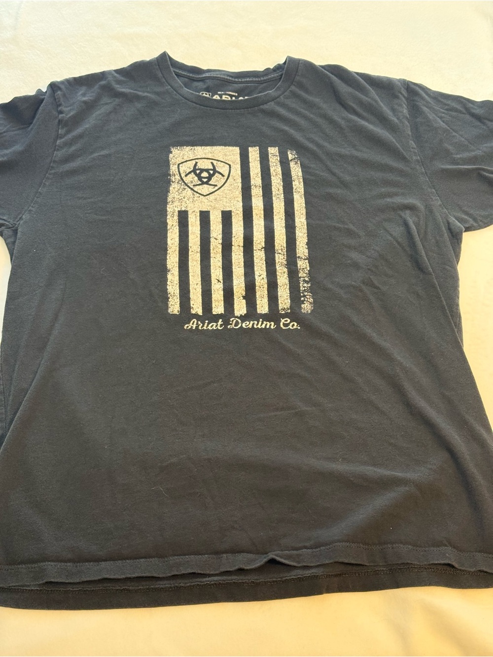 Ariat Men’s Black Short-Sleeve Graphic Tee with Distressed Flag